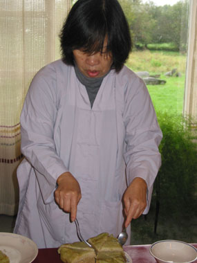 Chị Cúc, bánh chưng